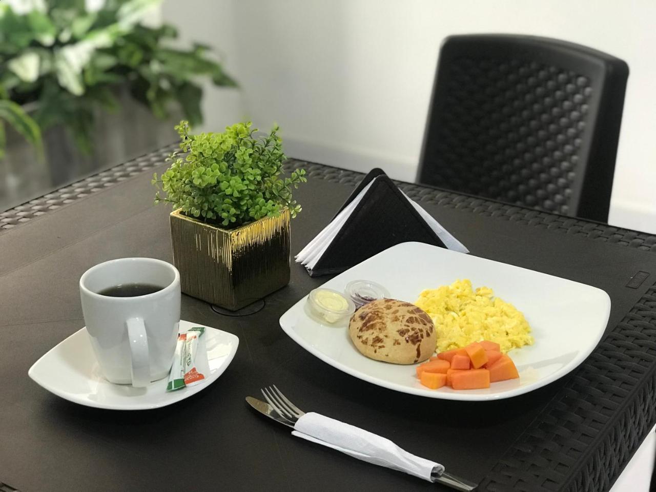Hotel Reina Isabella Іп'ялес Екстер'єр фото